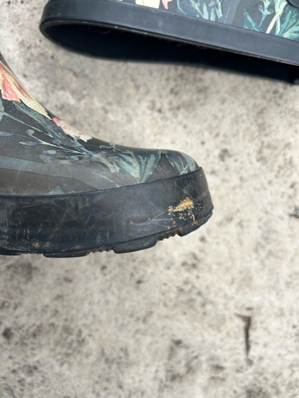 Target Floral Rain Boots, size 9 - Picture 10 of 13